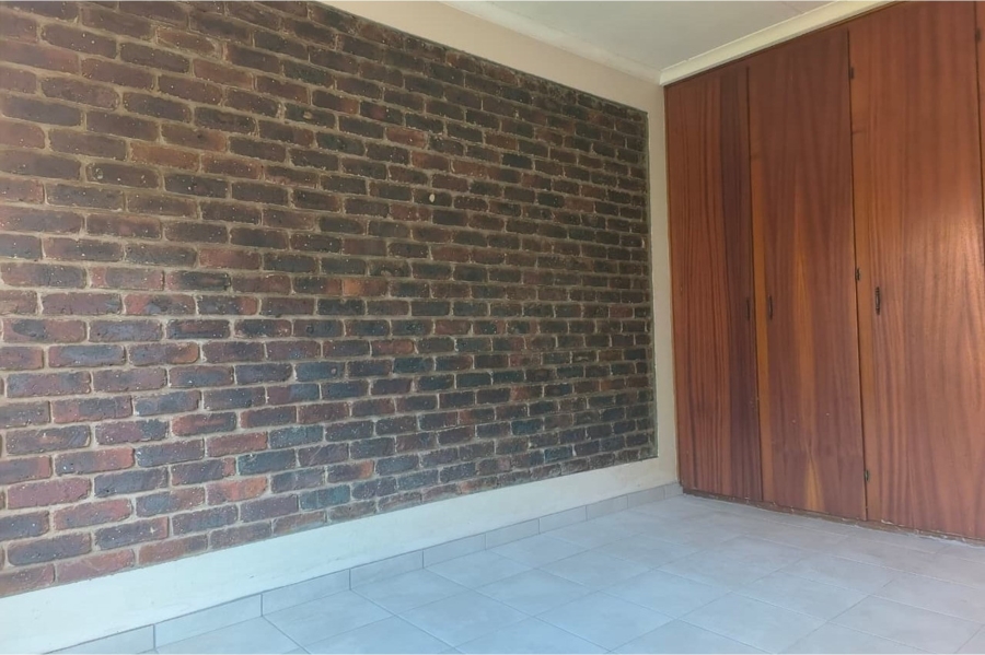 To Let 2 Bedroom Property for Rent in Oos Einde North West